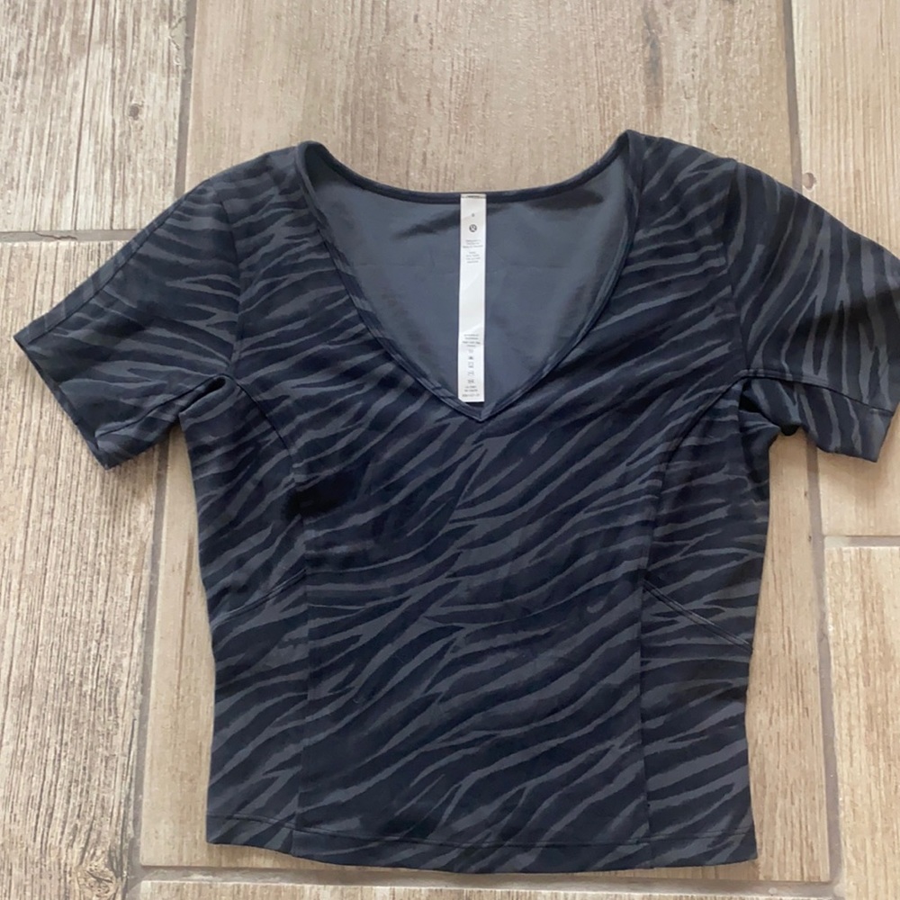 NWOT NULU CROPPED SLIM YOGA SHORT SLEEVE
